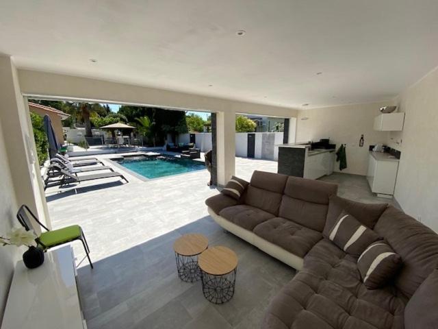 La Desiree'Ade Villa รอกเกอบรูน-ซูร์-อาร์ฌ็องส์ ภายนอก รูปภาพ